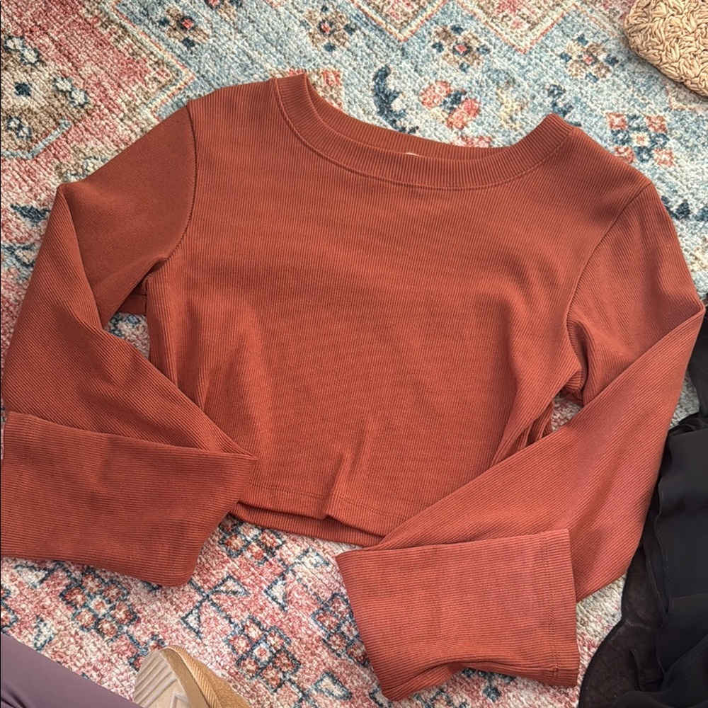 DONNI Long Sleeve Ribbed Crop Top